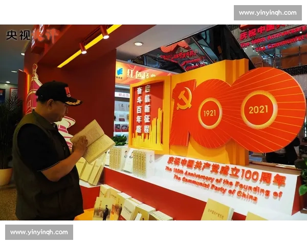 游泳运动员奋力拼搏创历史新纪录的精彩瞬间